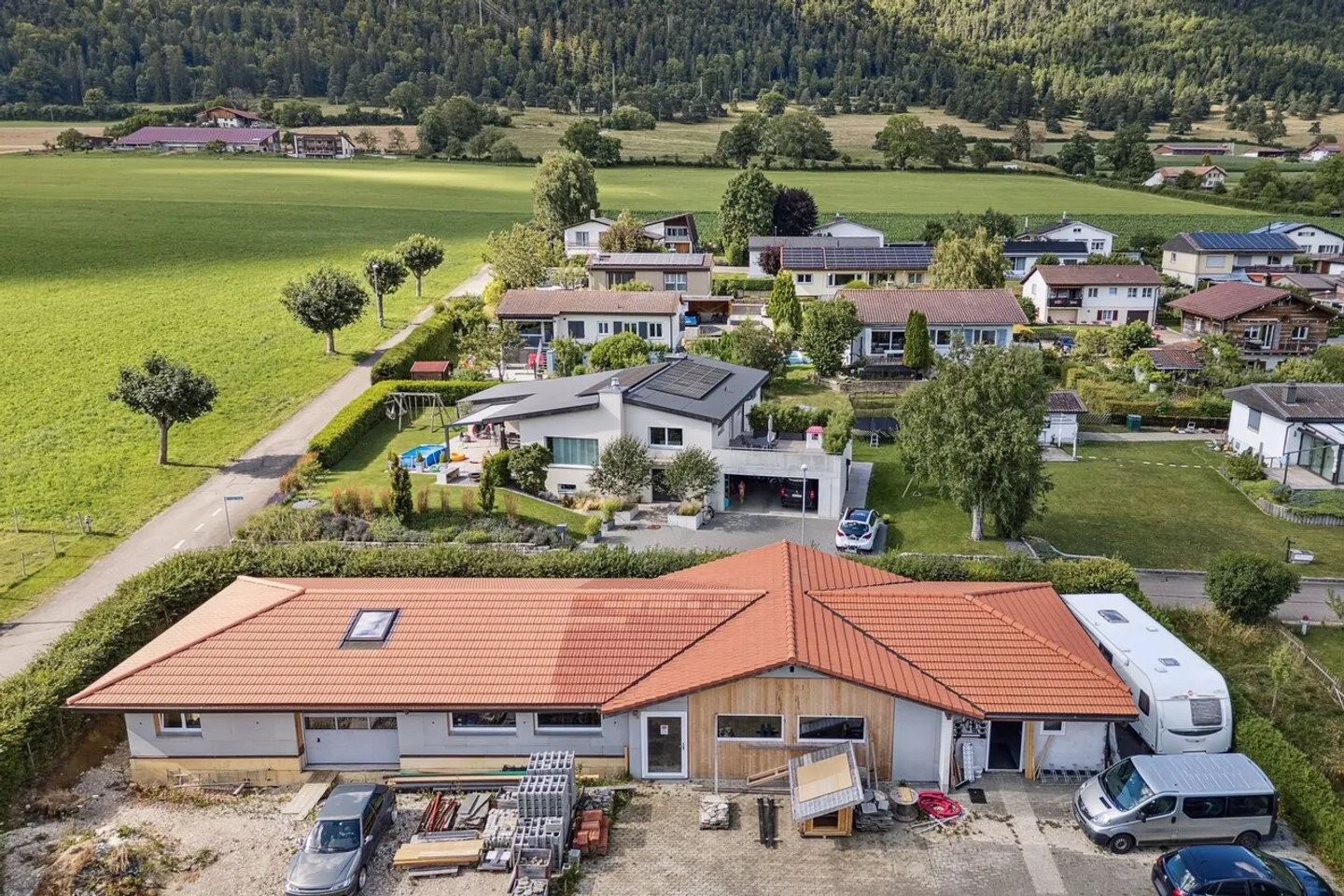 Excellente opportunité, maison à terminer, grand potentiel - Photo 1 sur 17