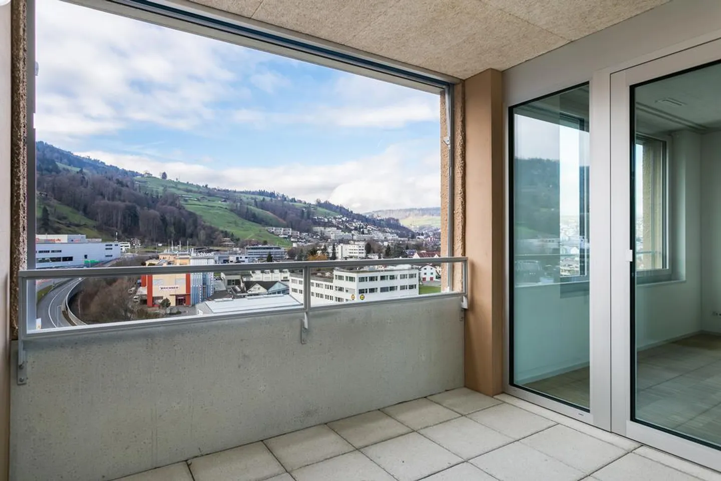 Vita moderna in un grattacielo in posizione privilegiata - Foto 8 di 11