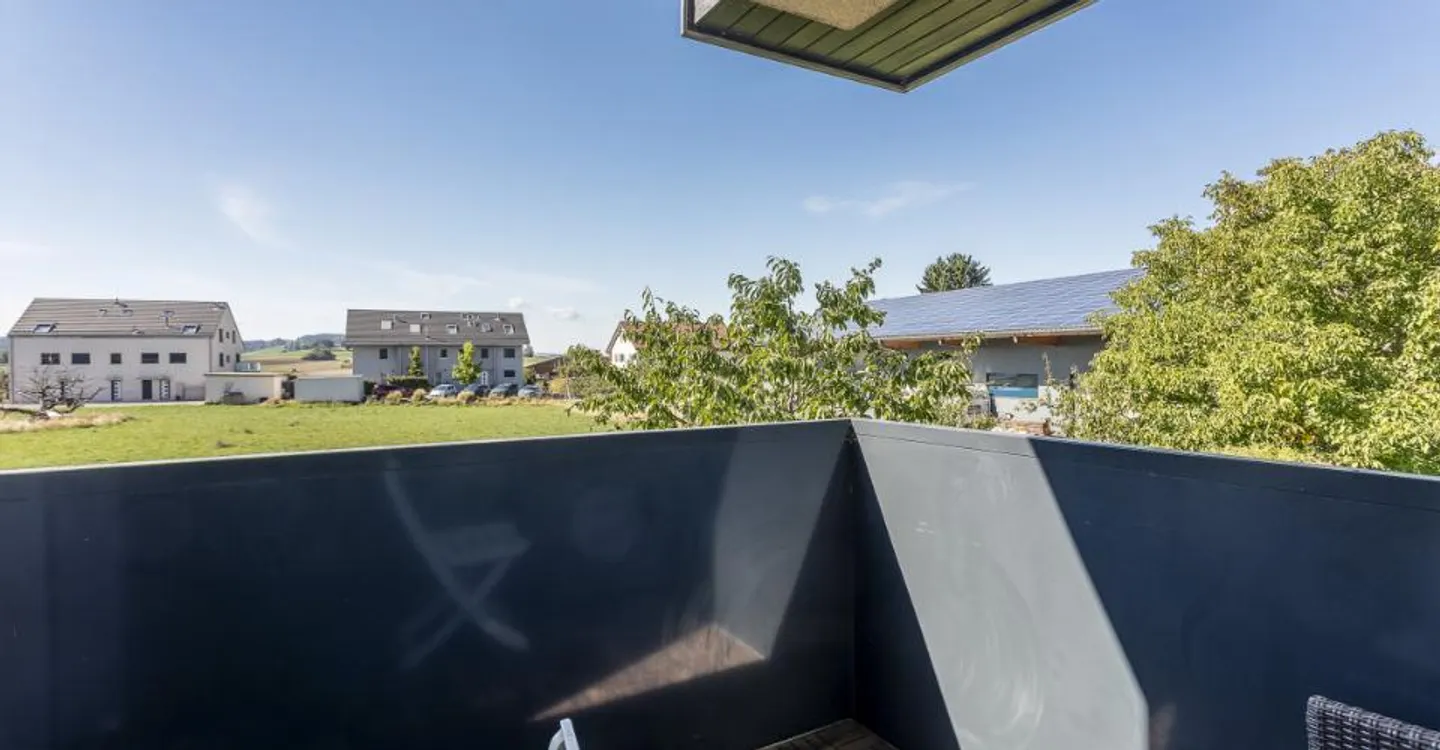 Charming Villa with Private Garden - Photo 8 of 12