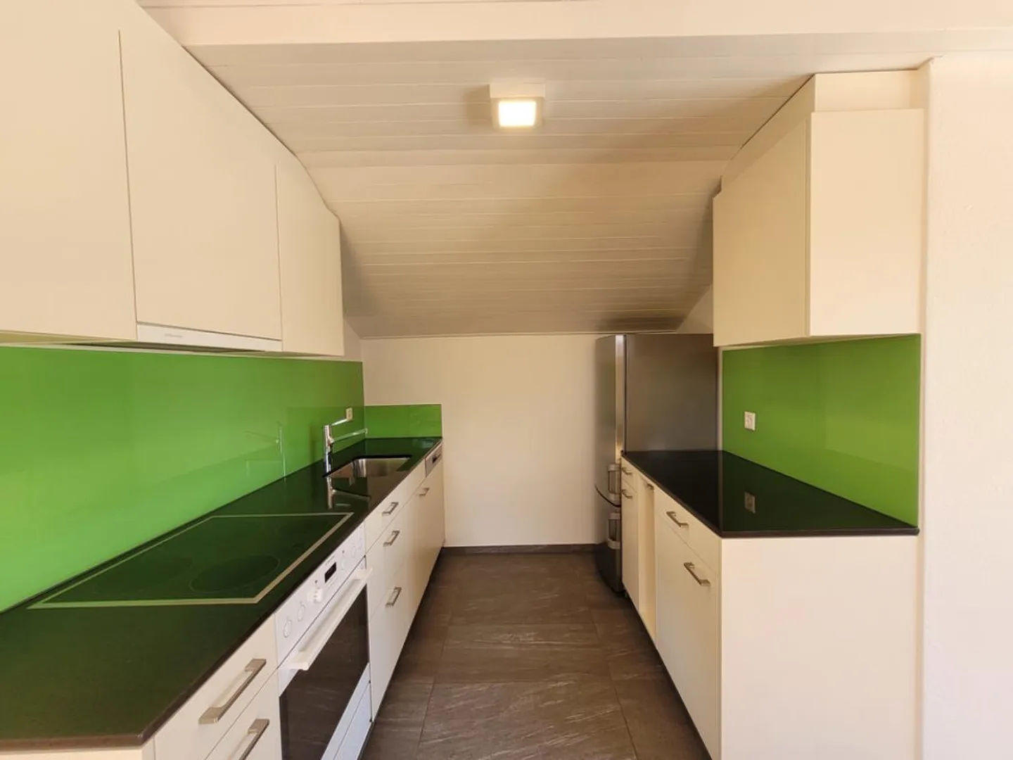 Appartamento mansardato accogliente con balcone soleggiato e molto spazio di stoccaggio - Foto 2 di 10