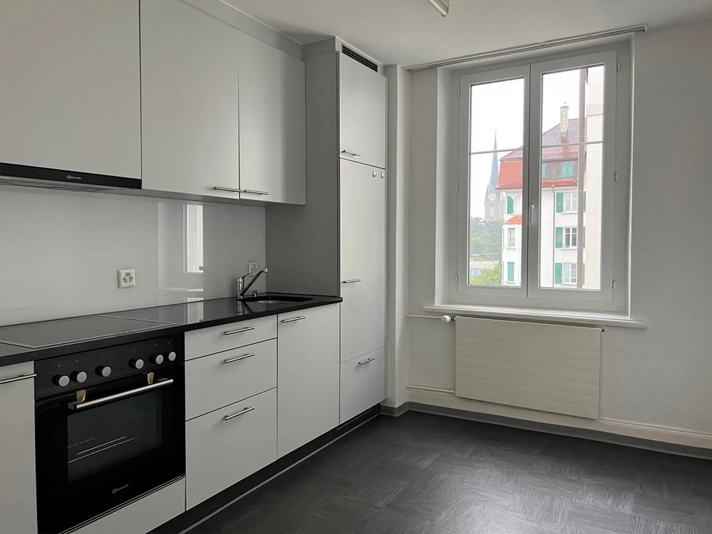 3.5-Room Apartment in a Convenient Location - Photo 2 of 8