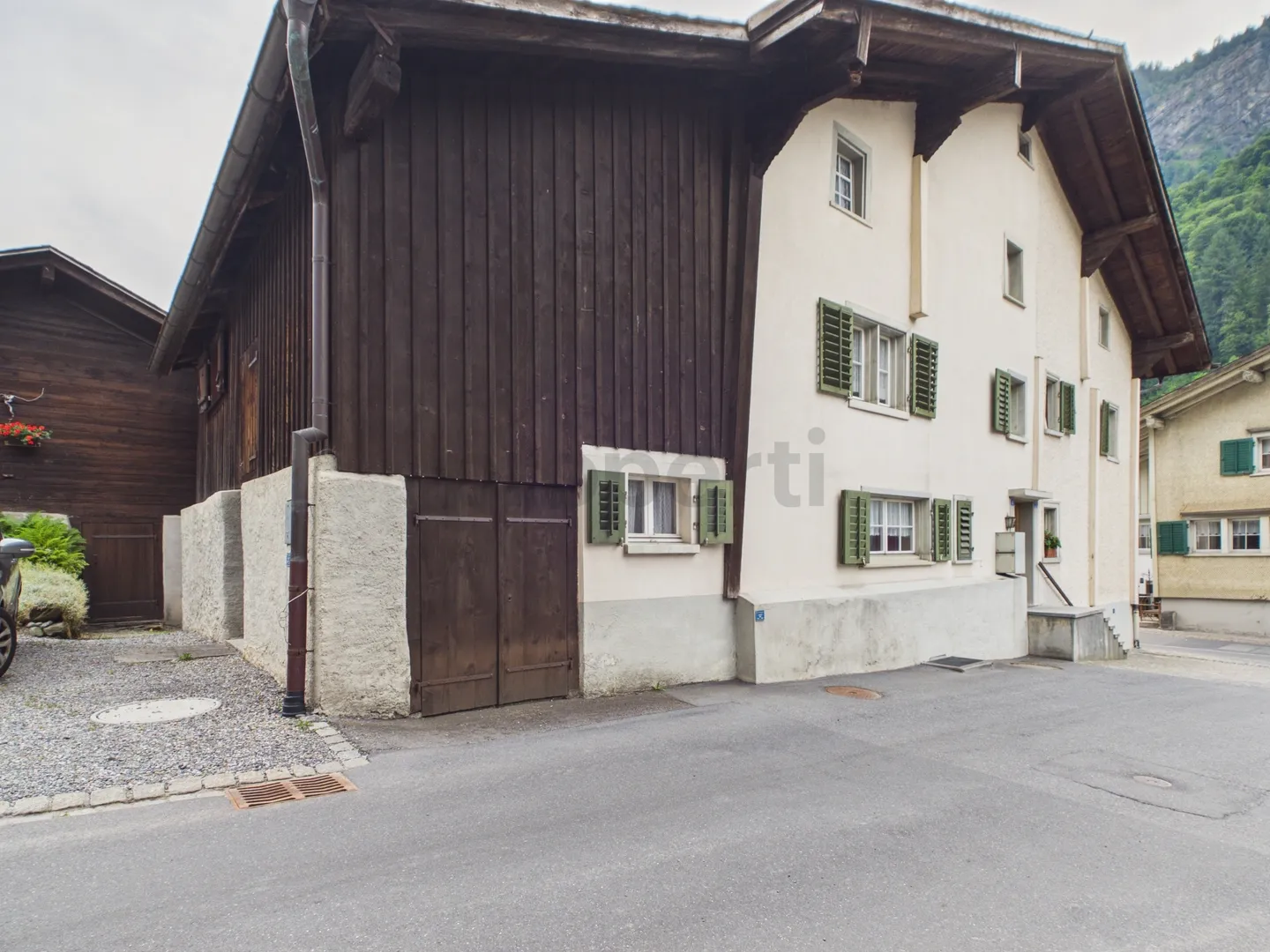 Charming Family Home in Glarus - Photo 1 of 9