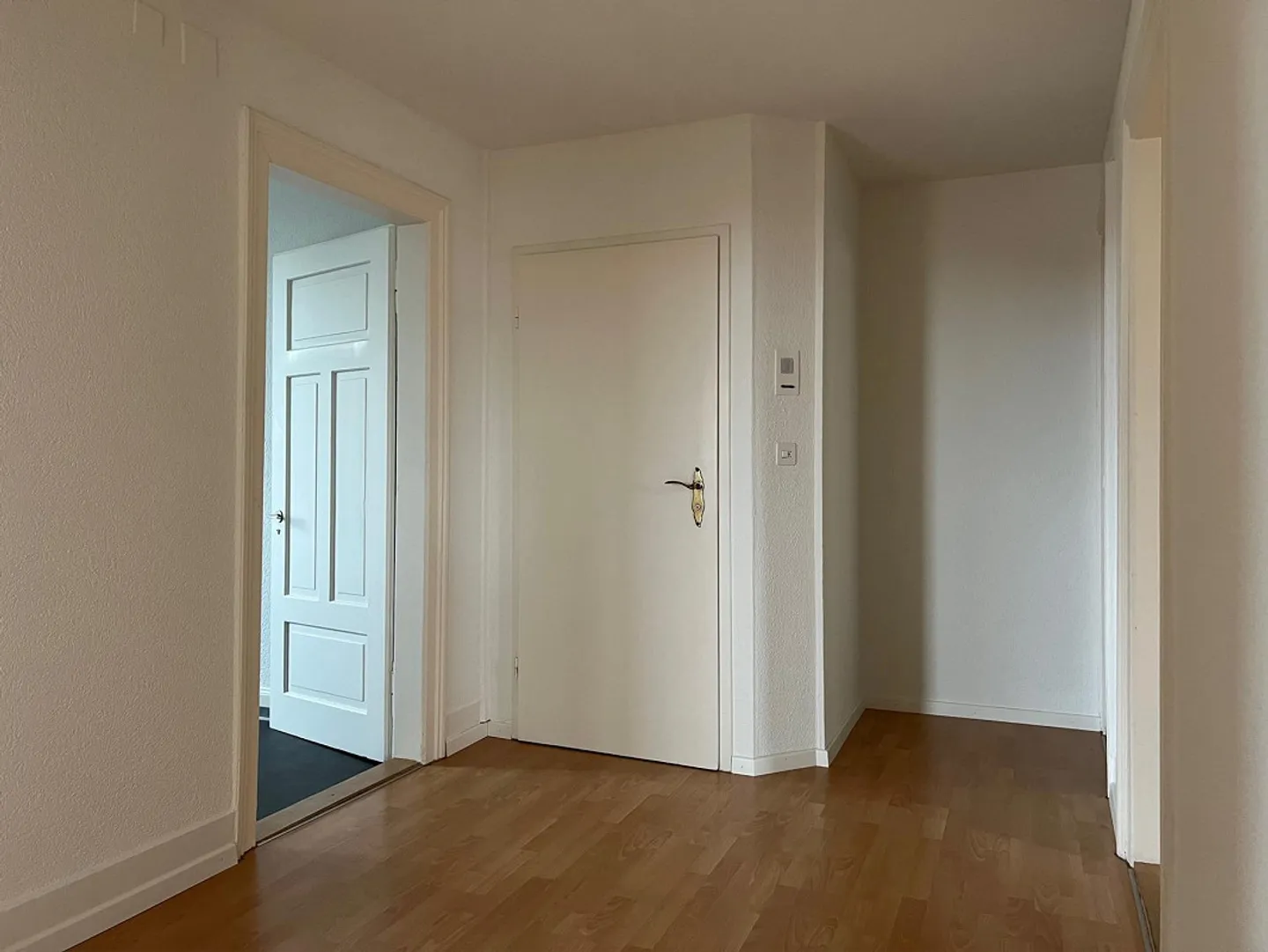 3.5-Room Apartment in a Convenient Location - Photo 6 of 8