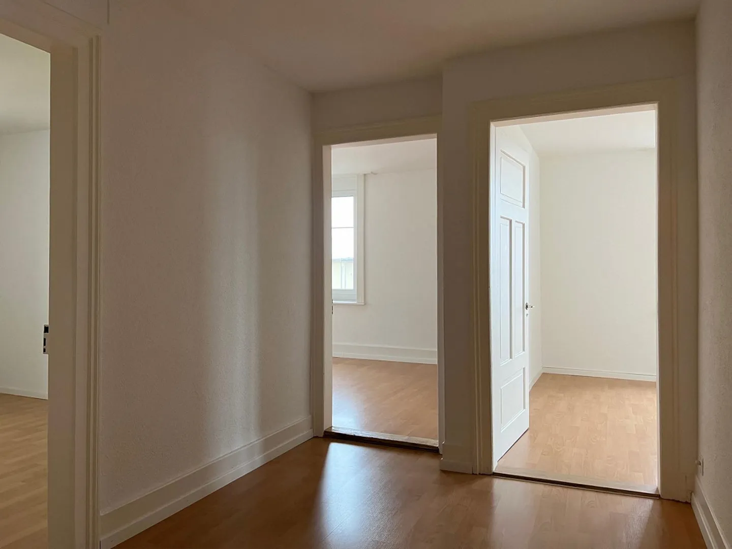 3.5-Room Apartment in a Convenient Location - Photo 7 of 8