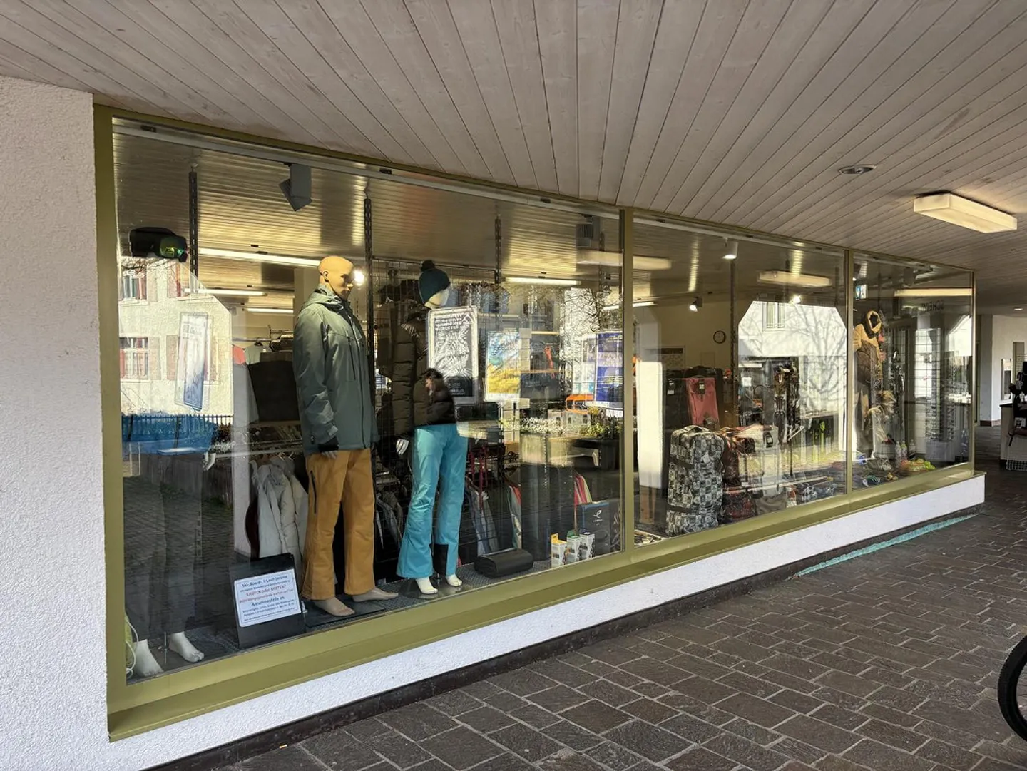 Affordable and spacious commercial space in the heart of Arlesheim - Photo 3 of 9