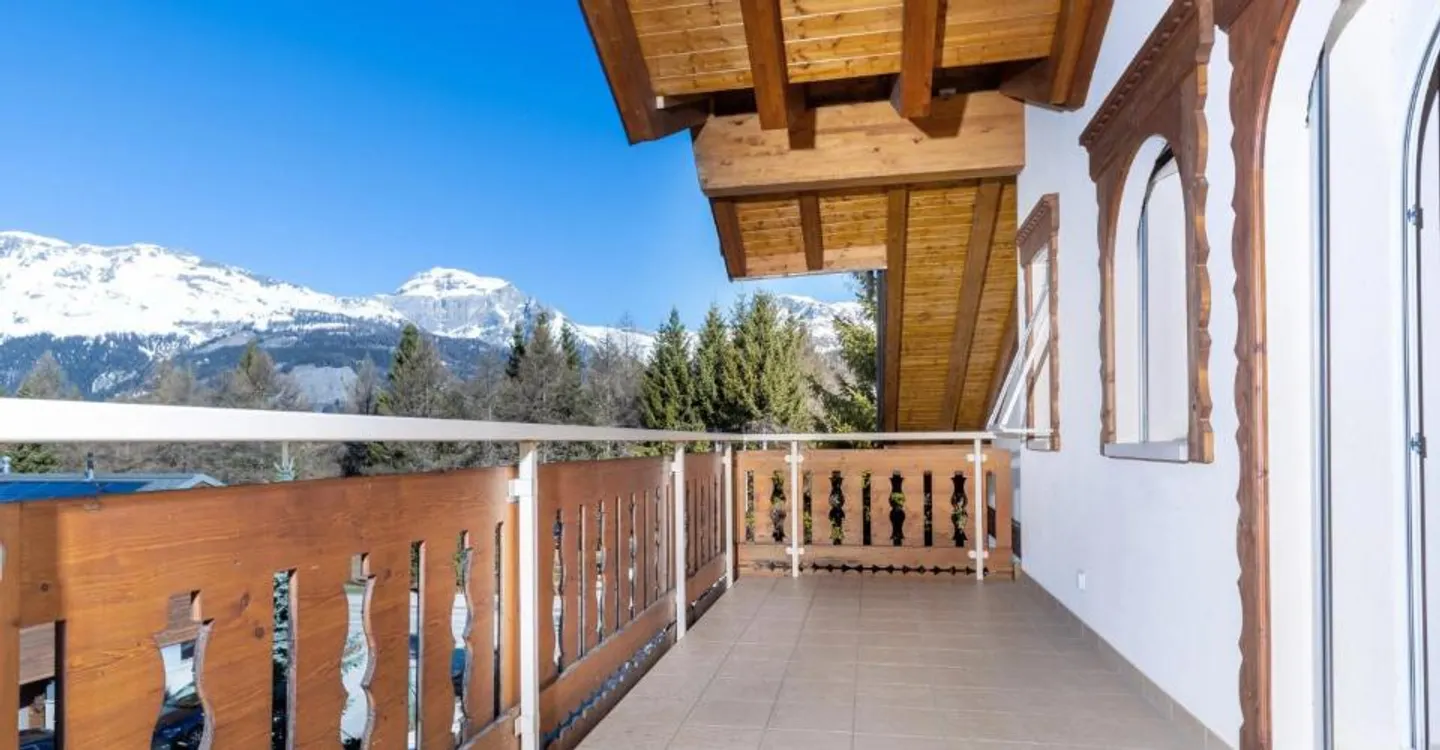 Gebäude mit drei Wohnungen am Golf von Crans-Montana - Foto 1 von 12