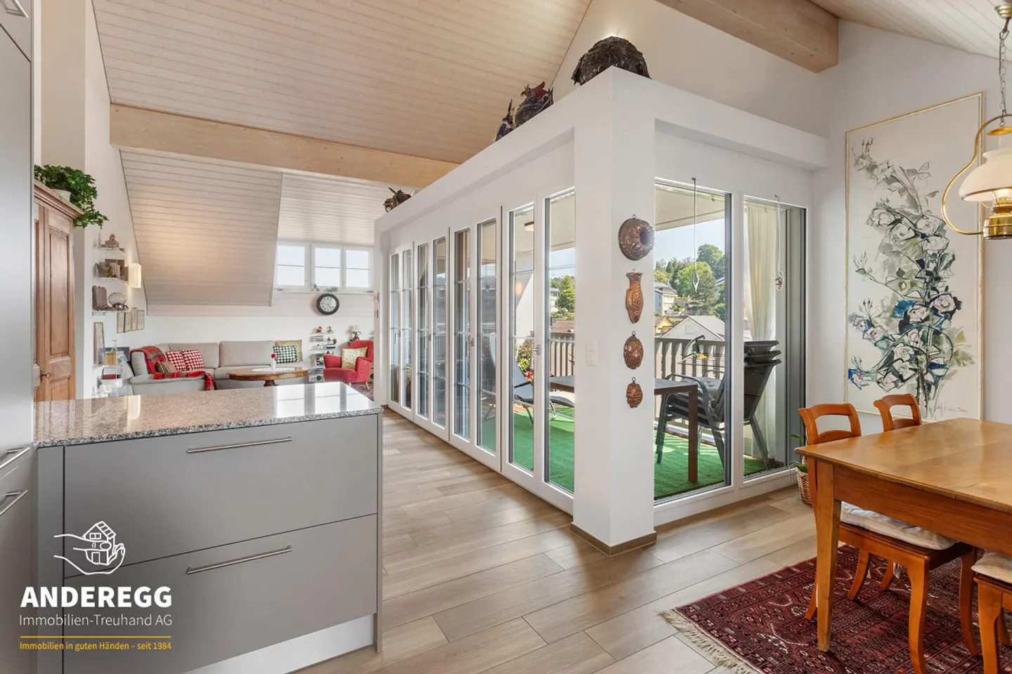 Appartement en penthouse neuf avec loggia - vivre au centre de Weisslingen - Photo 2 sur 13
