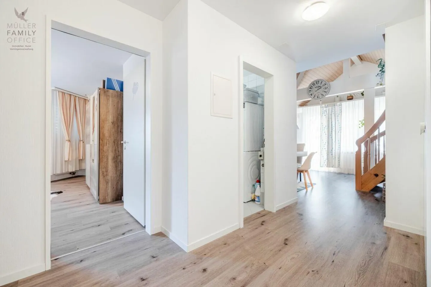 Light-flooded 4 1/2 room attic maisonette apartment close to nature and best infrastructure - Photo 6 of 13