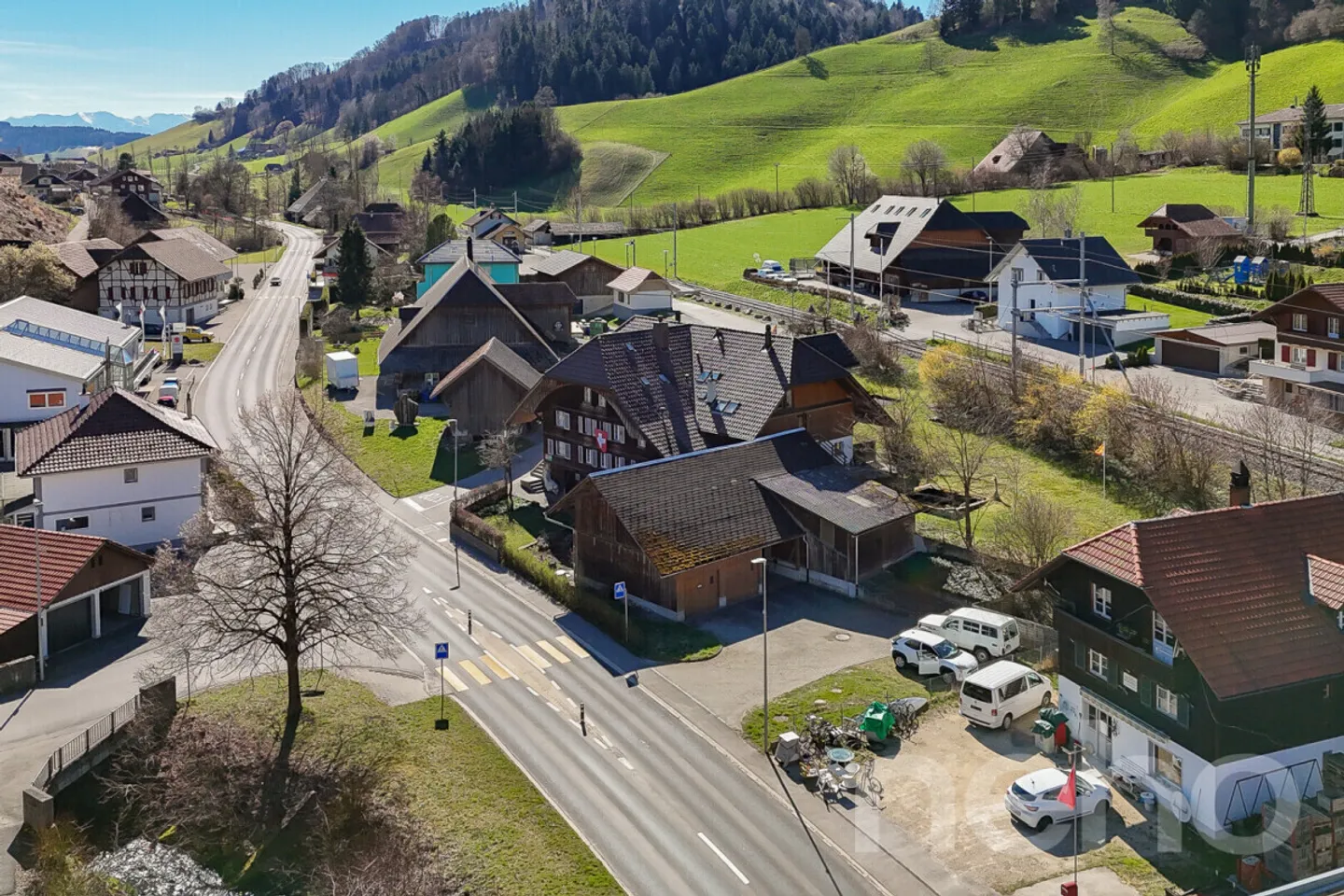 Farmhouse with apartments and commercial space in Bigenthal - Photo 5 of 12