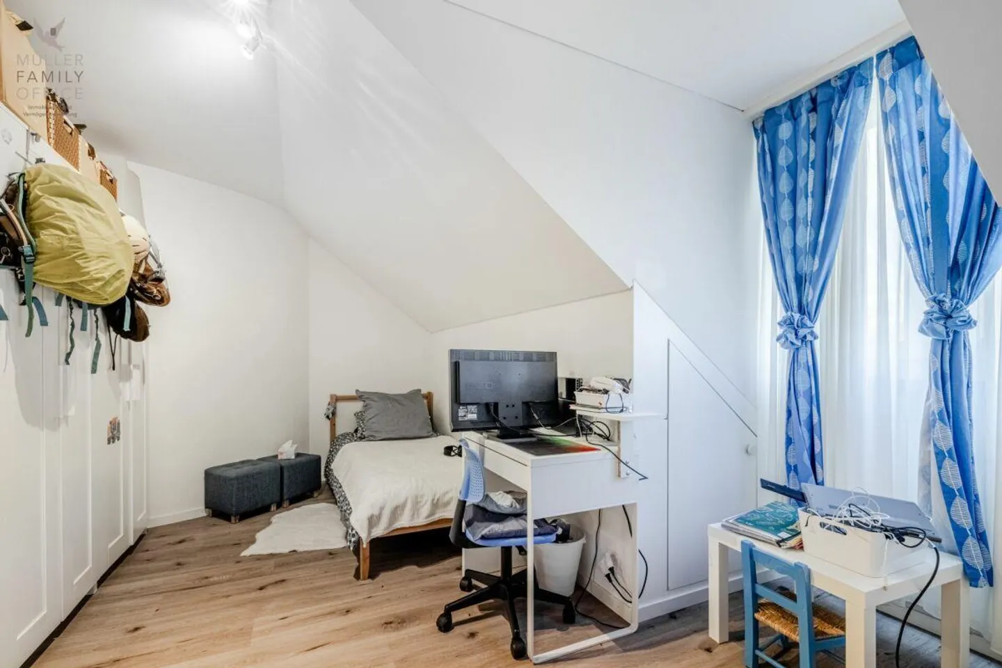Light-flooded 4 1/2 room attic maisonette apartment close to nature and best infrastructure - Photo 11 of 13
