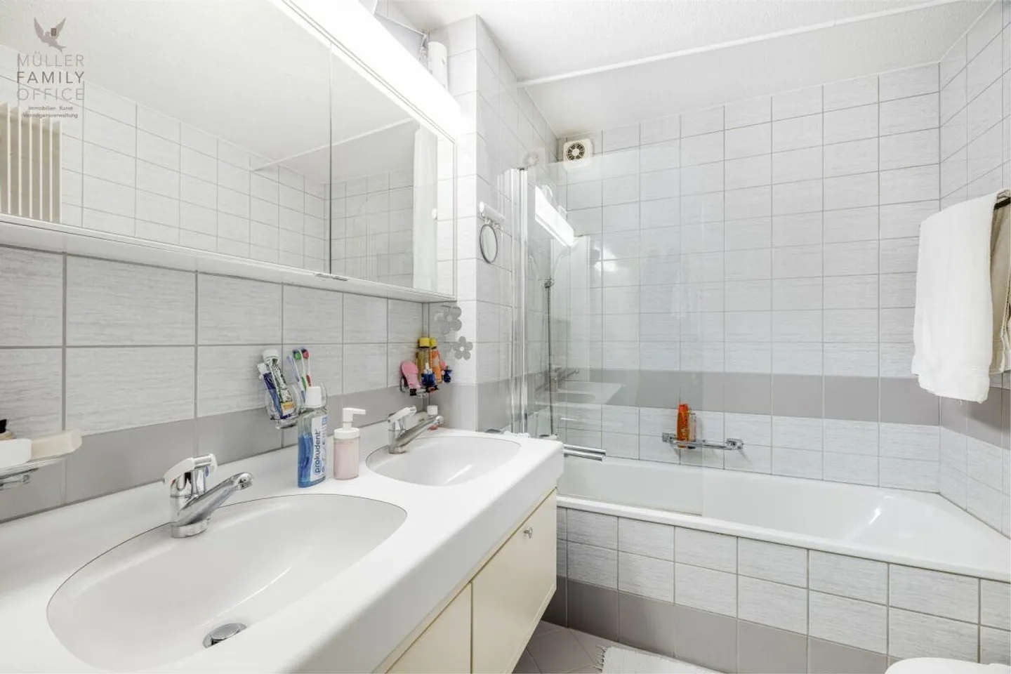 Light-flooded 4 1/2 room attic maisonette apartment close to nature and best infrastructure - Photo 12 of 13