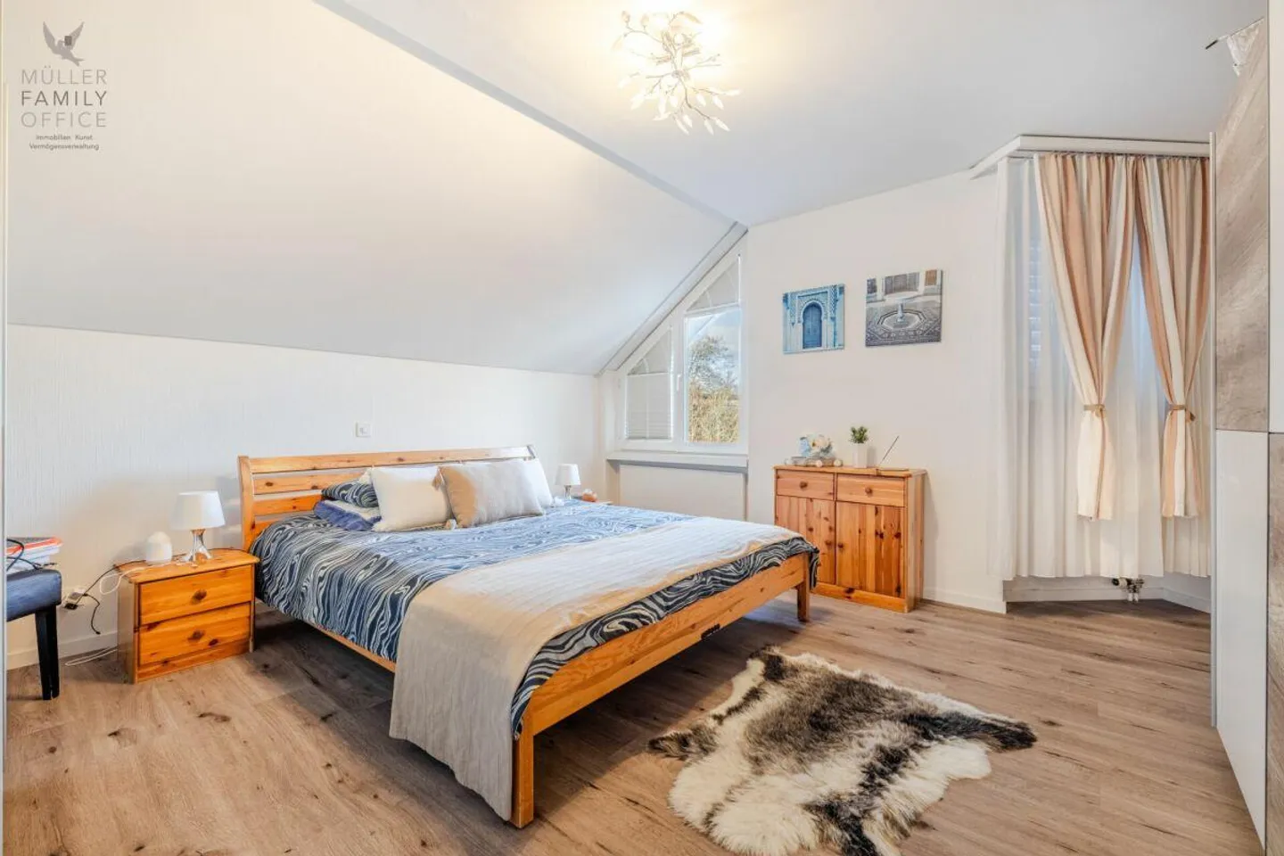 Light-flooded 4 1/2 room attic maisonette apartment close to nature and best infrastructure - Photo 9 of 13