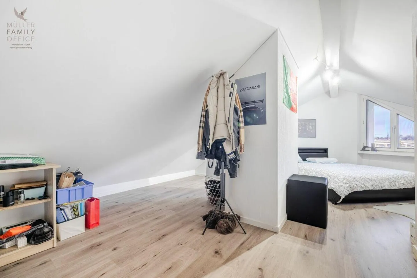 Light-flooded 4 1/2 room attic maisonette apartment close to nature and best infrastructure - Photo 10 of 13