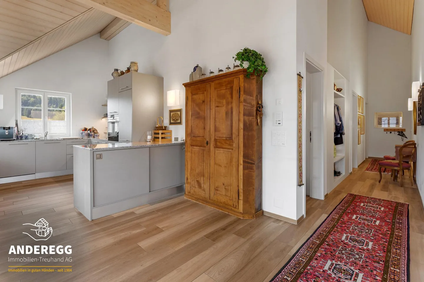 Appartement en penthouse neuf avec loggia - vivre au centre de Weisslingen - Photo 6 sur 13