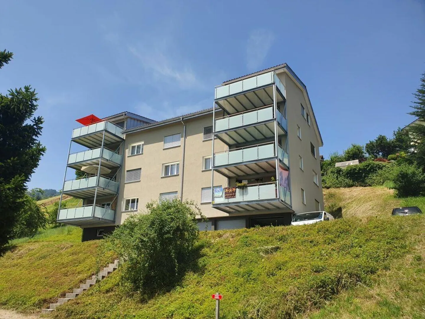 Spacious and sunny 4-room apartment with large balcony - Photo 8 of 8