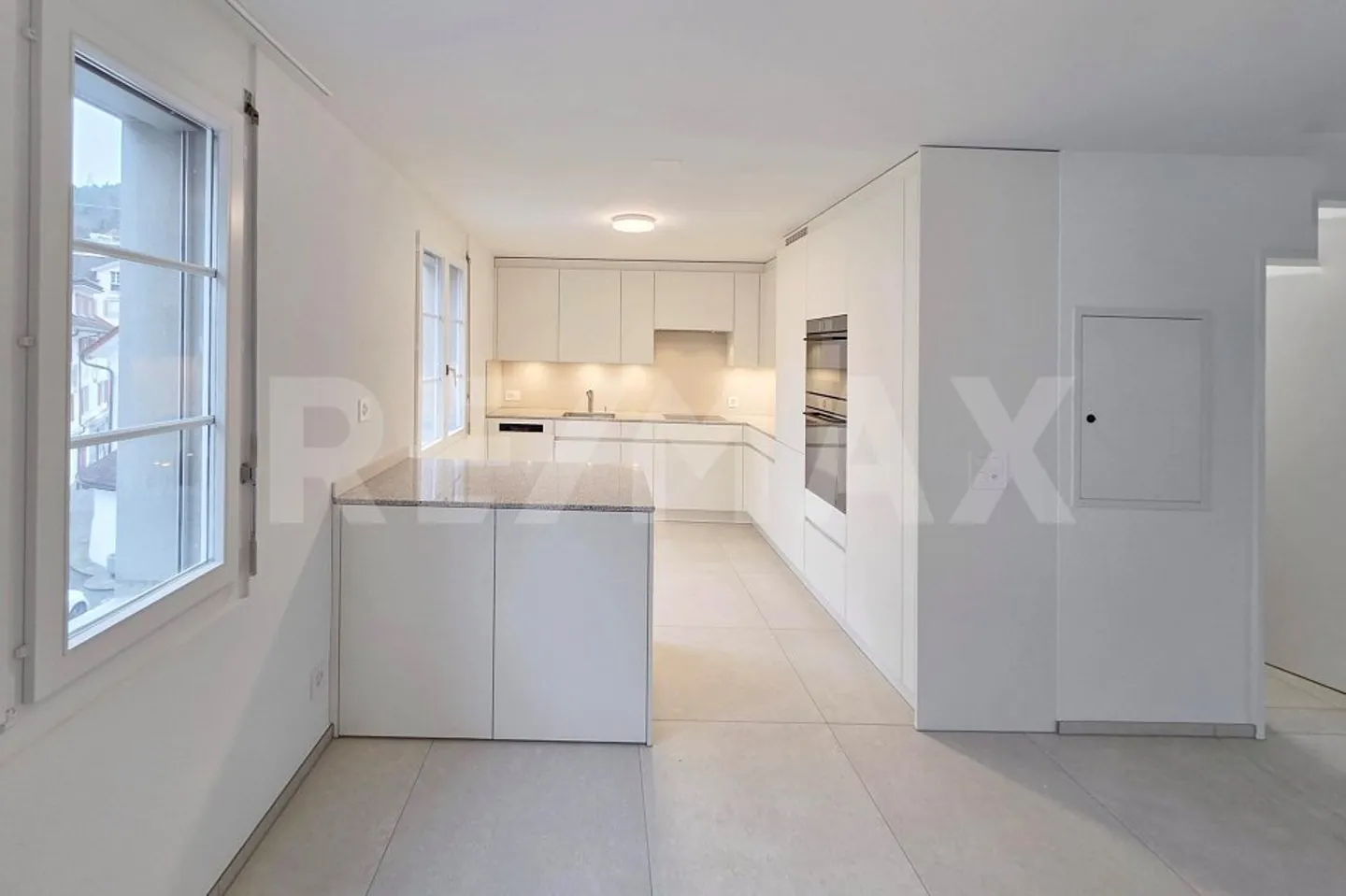 Appartement exclusif de 3,5 pièces au bord du lac de Lucerne - Première location après rénovation complète, Brunnen SZ - Photo 1 sur 13