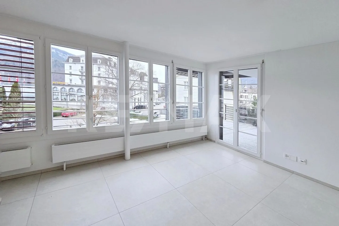 Appartement exclusif de 3,5 pièces au bord du lac de Lucerne - Première location après rénovation complète, Brunnen SZ - Photo 2 sur 13