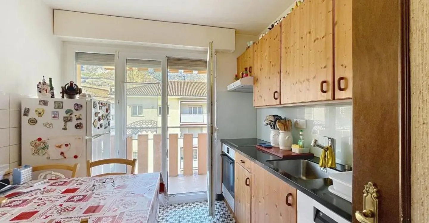 Geräumige 4-Zimmer-Wohnung von 110 m² mit Balkon und großem Potenzial in Sierre - Foto 4 von 11