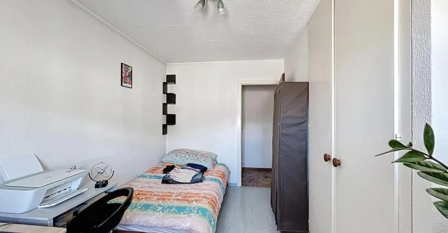 Geräumige 4-Zimmer-Wohnung von 110 m² mit Balkon und großem Potenzial in Sierre - Foto 9 von 11