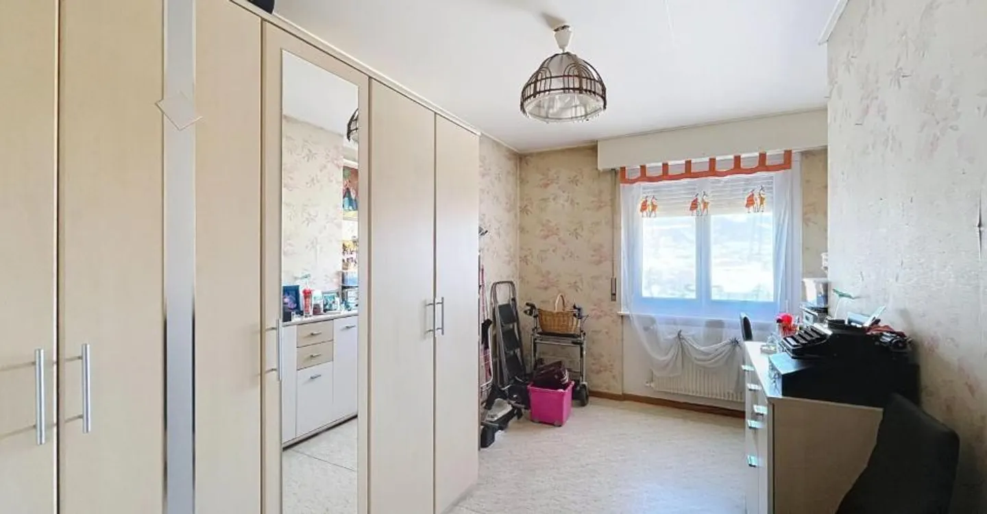 Geräumige 4-Zimmer-Wohnung von 110 m² mit Balkon und großem Potenzial in Sierre - Foto 10 von 11