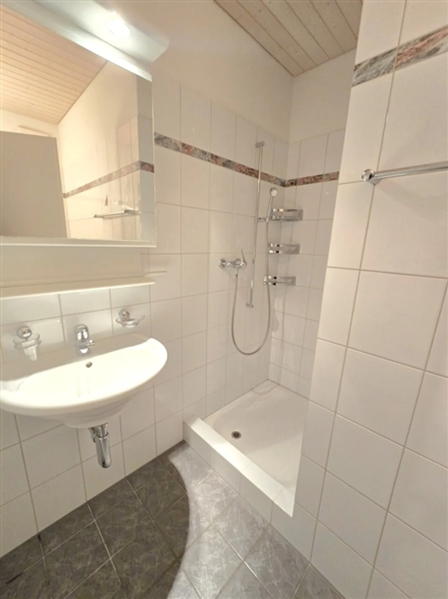 Dachgeschosswohnung - Foto 6 von 8