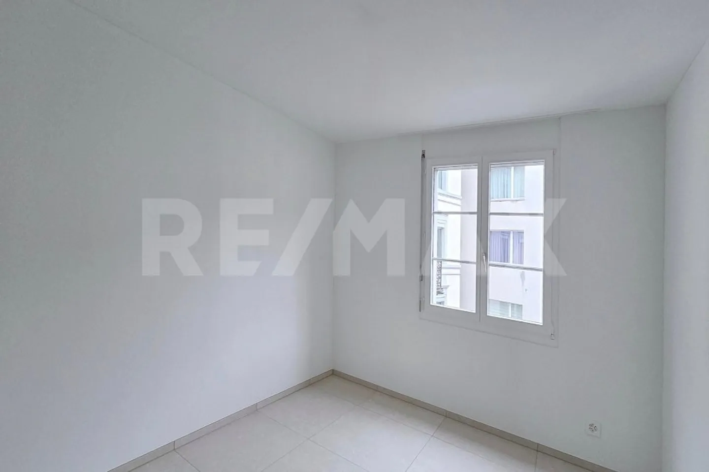 Appartement exclusif de 3,5 pièces au bord du lac de Lucerne - Première location après rénovation complète, Brunnen SZ - Photo 8 sur 13