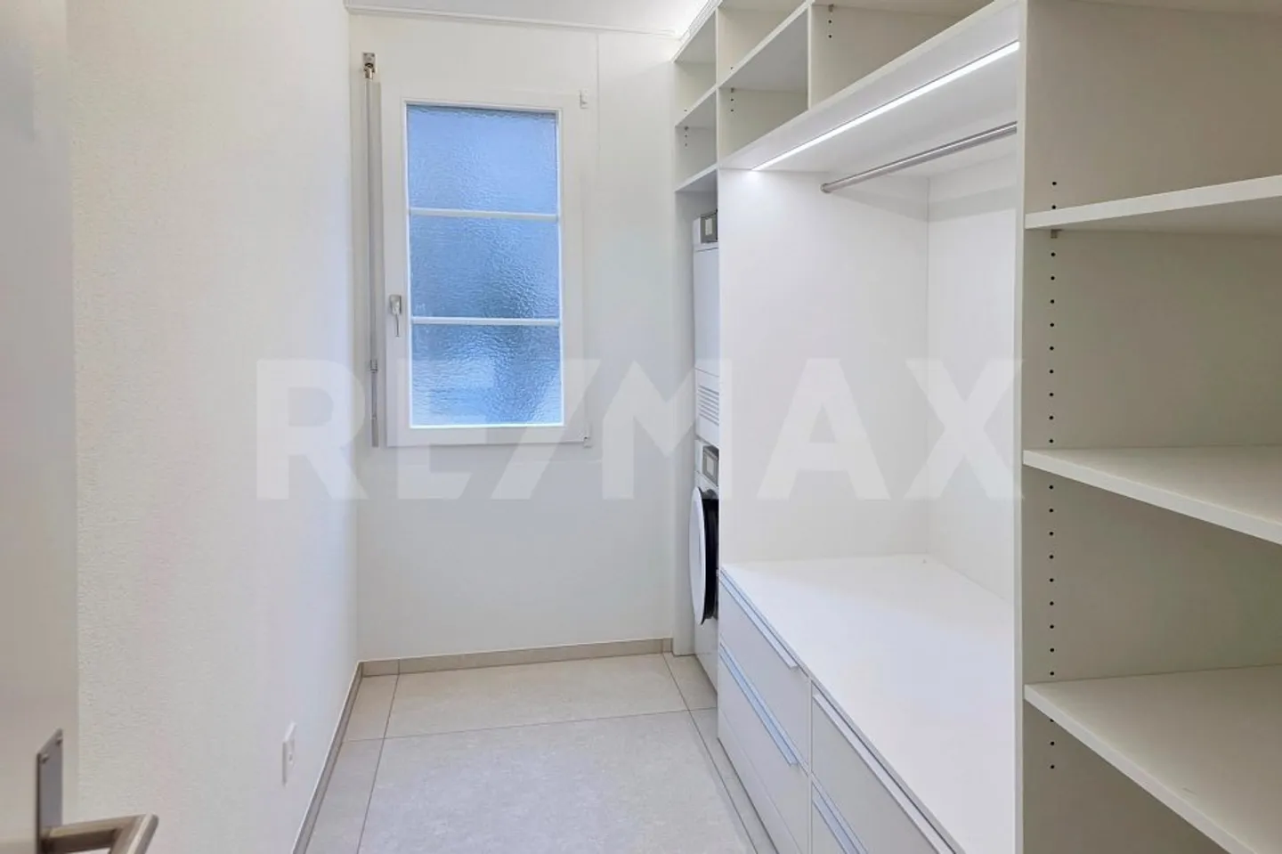 Appartement exclusif de 3,5 pièces au bord du lac de Lucerne - Première location après rénovation complète, Brunnen SZ - Photo 9 sur 13