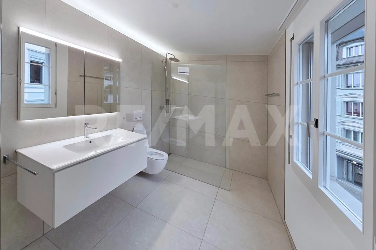 Appartement exclusif de 3,5 pièces au bord du lac de Lucerne - Première location après rénovation complète, Brunnen SZ - Photo 10 sur 13