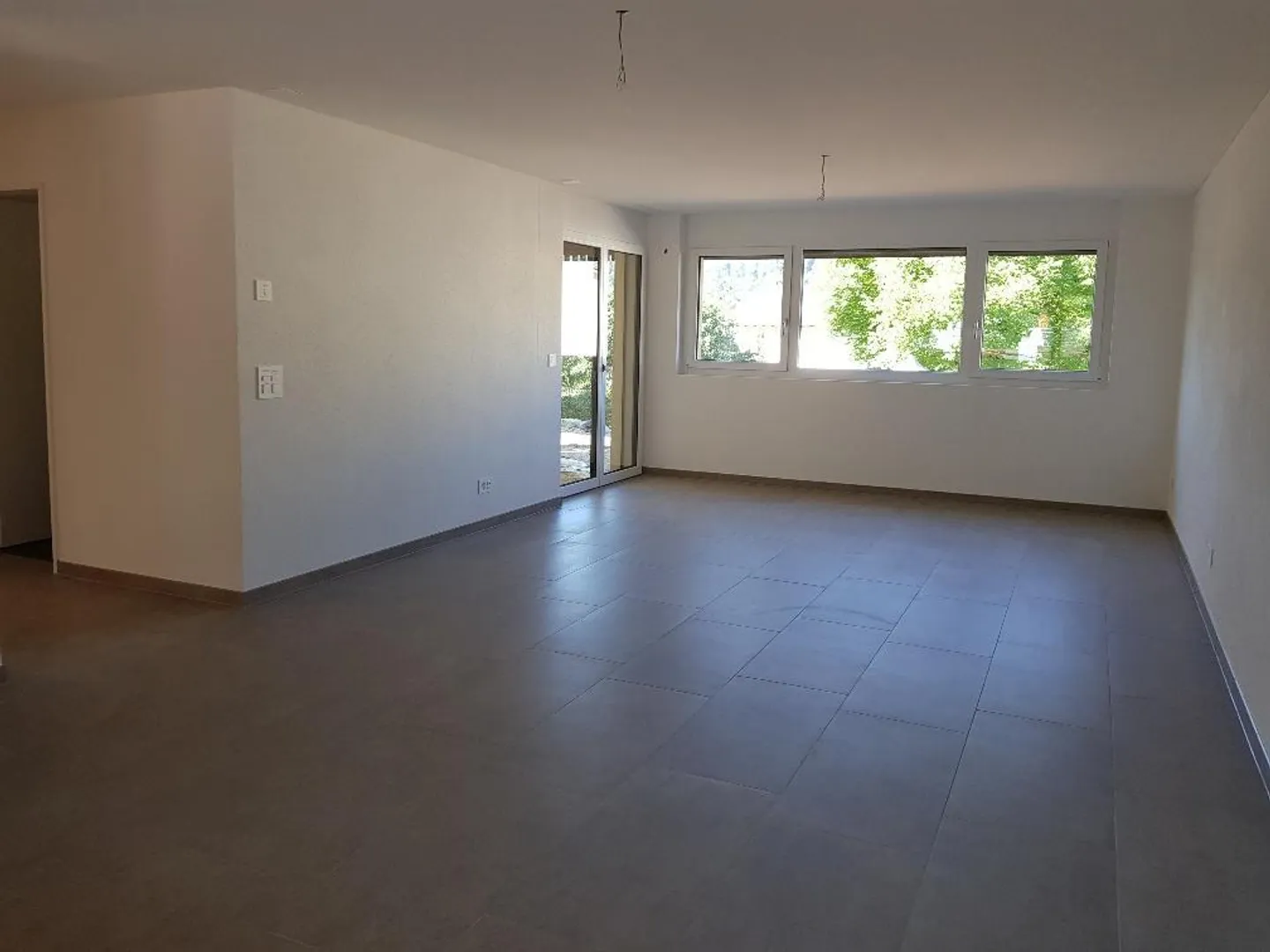 Modern 2.5-room apartment with large garden terrace - Photo 3 of 8
