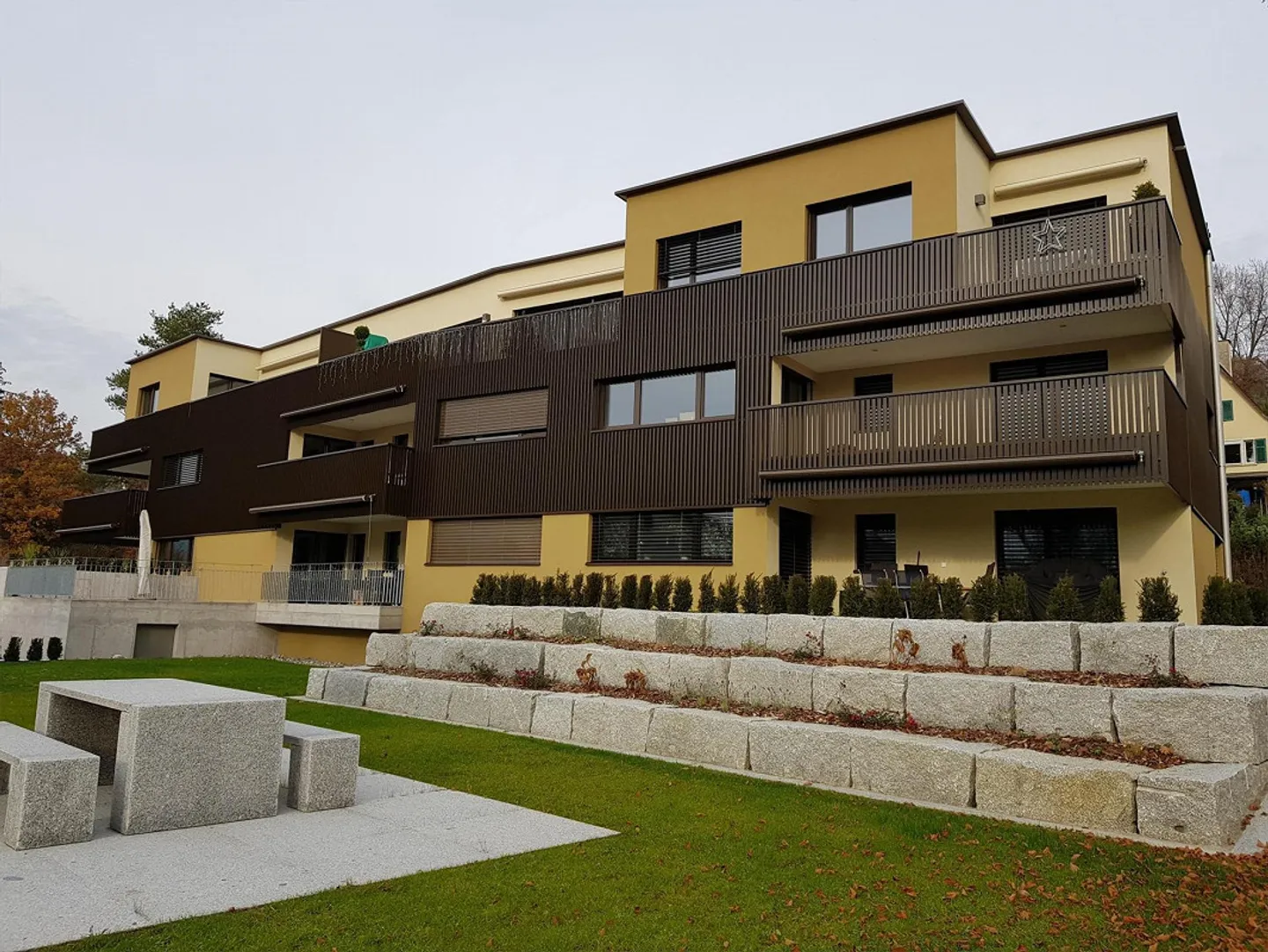 Modern 2.5-room apartment with large garden terrace - Photo 1 of 8