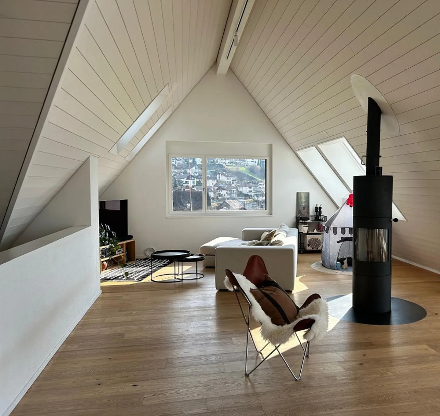 Unique Opportunity - 5.5 Room Penthouse with Lake View - Photo 1 of 9