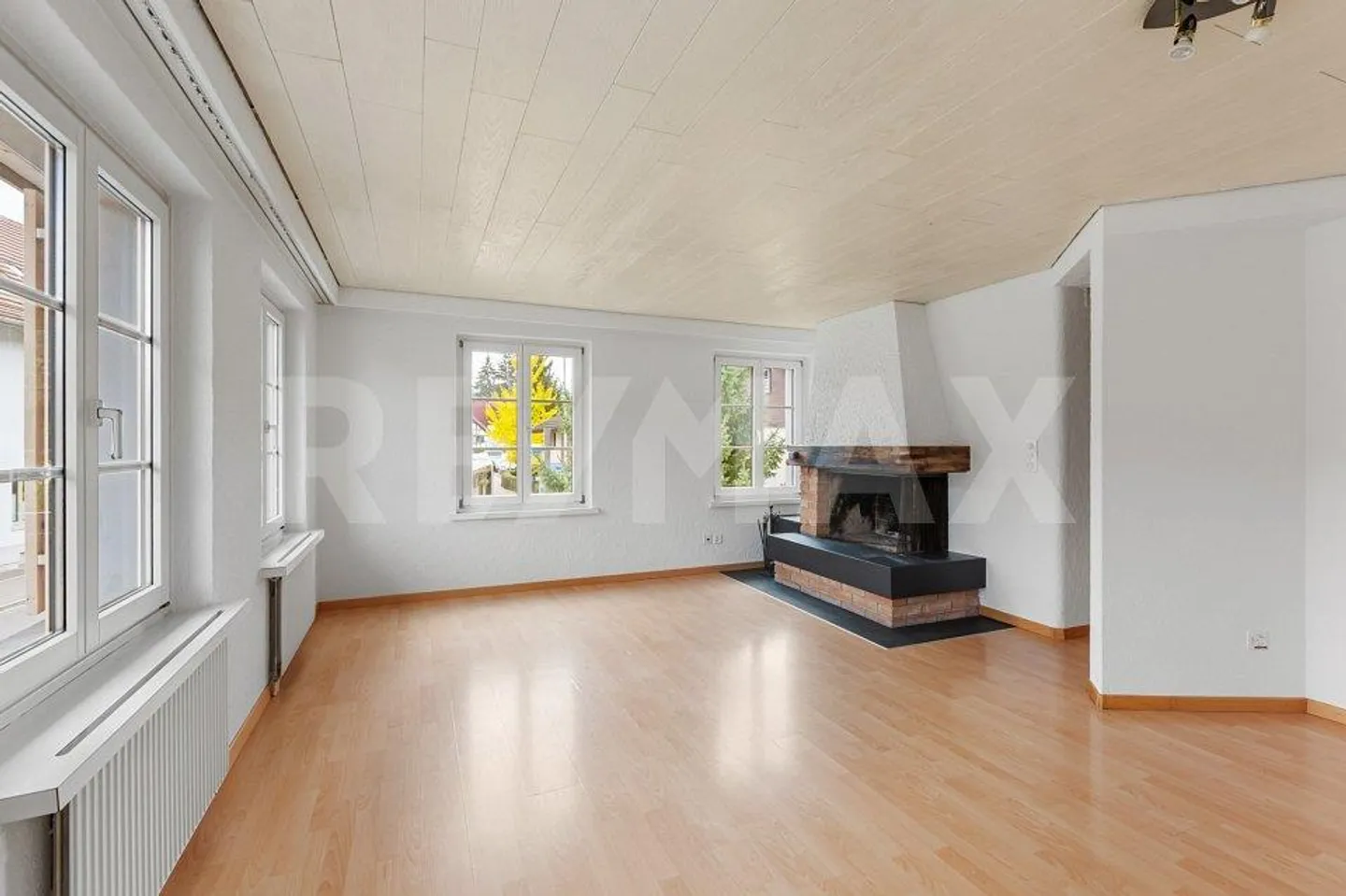 Casa di 3 famiglie affittata con fienile e potenziale di espansione - Foto 3 di 13