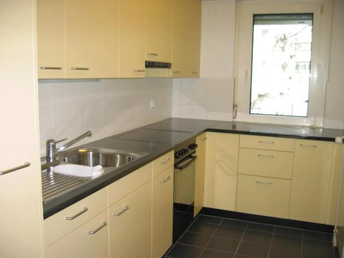 Geräumige Wohnung in zentraler Lage - Foto 3 von 6