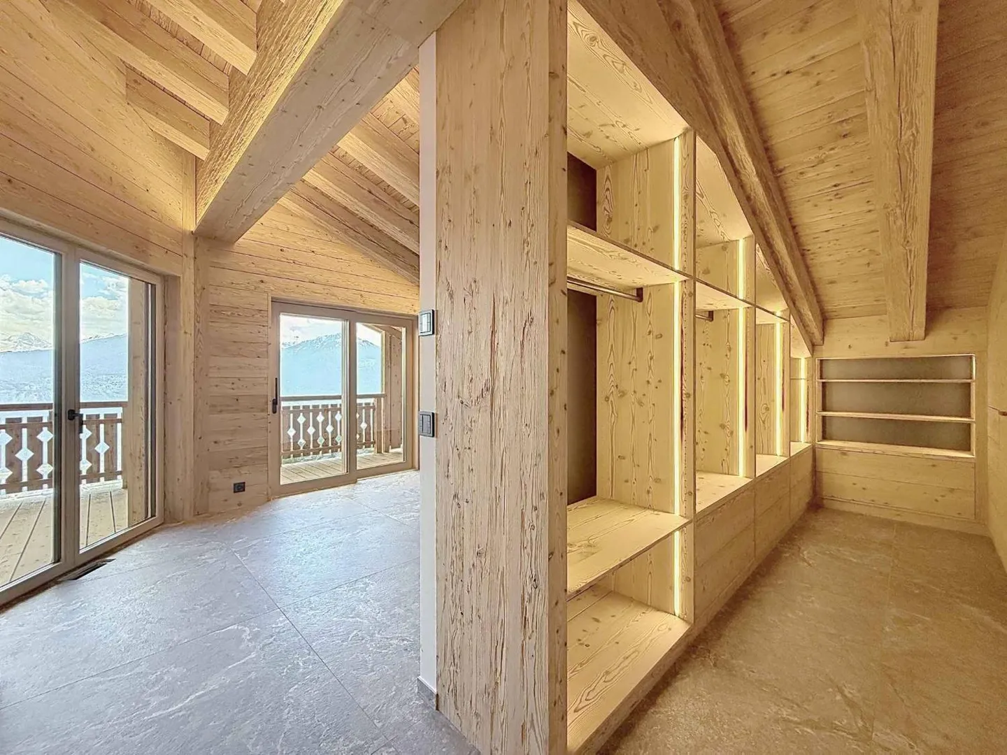 VERY RARE - MAGNIFICENT PENTHOUSE WITH PANORAMIC VIEW - NEW - Photo 7 of 13