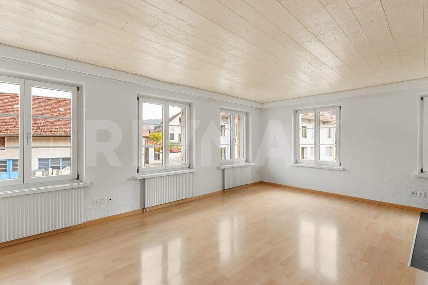 Casa di 3 famiglie affittata con fienile e potenziale di espansione - Foto 4 di 13