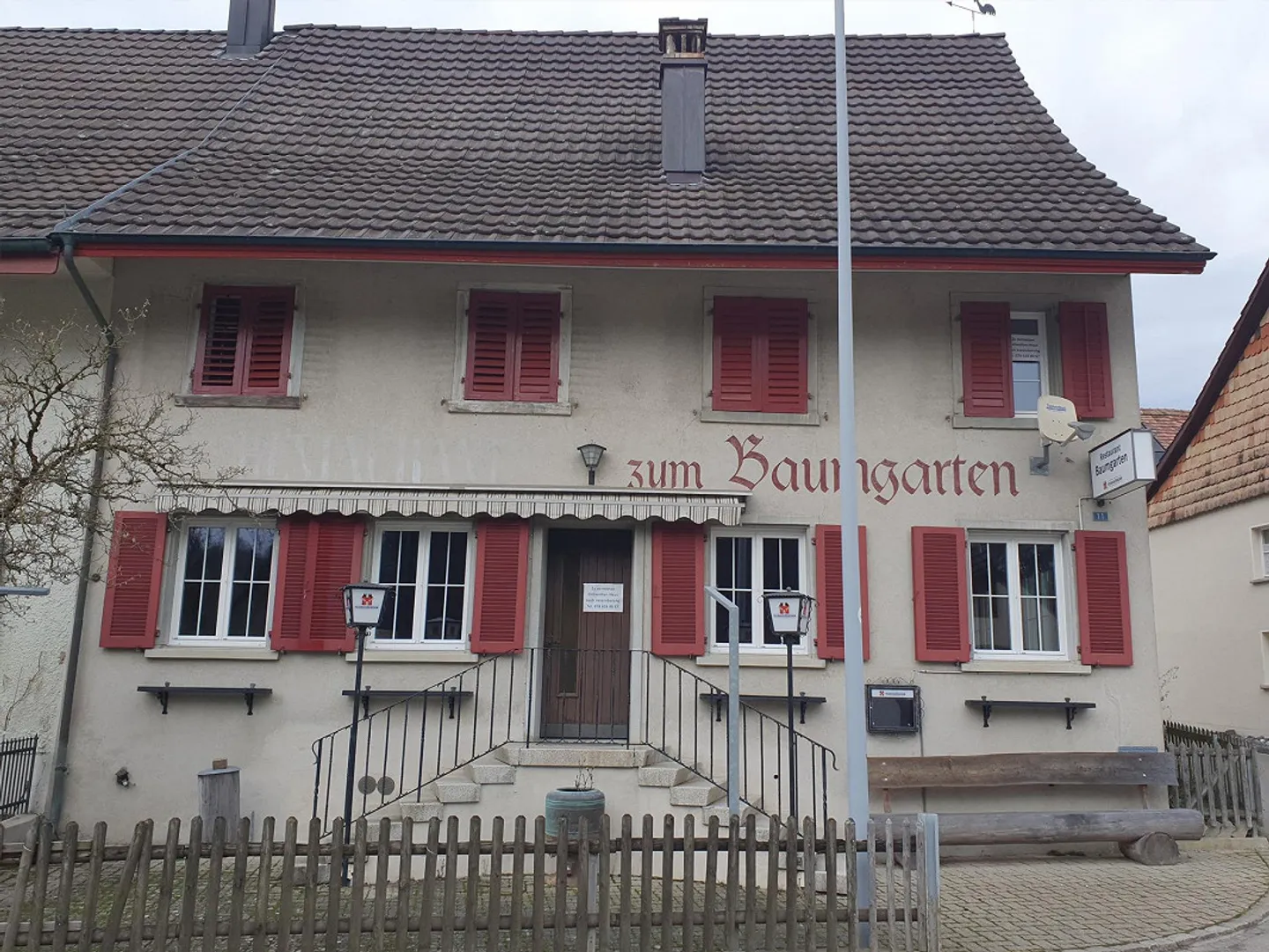 Corner House with Large Gastro Kitchen for Rent - Photo 2 of 17