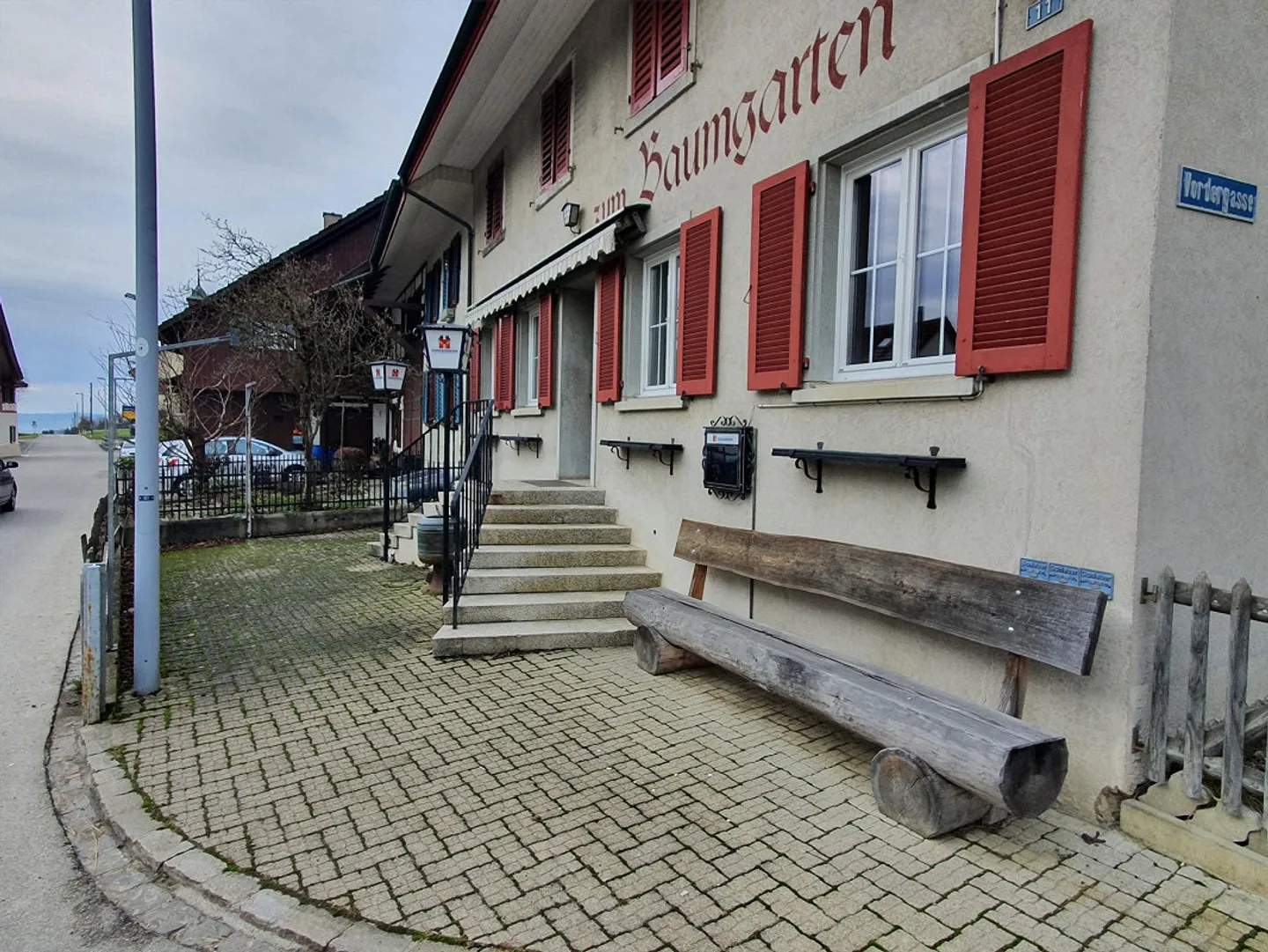 Corner House with Large Gastro Kitchen for Rent - Photo 3 of 17