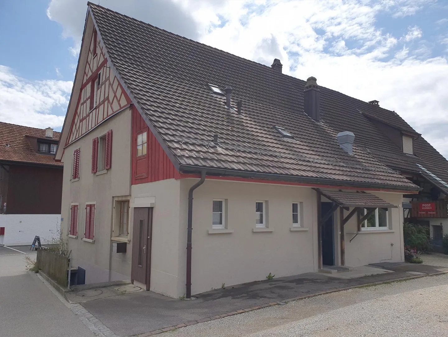 Corner House with Large Gastro Kitchen for Rent - Photo 4 of 17