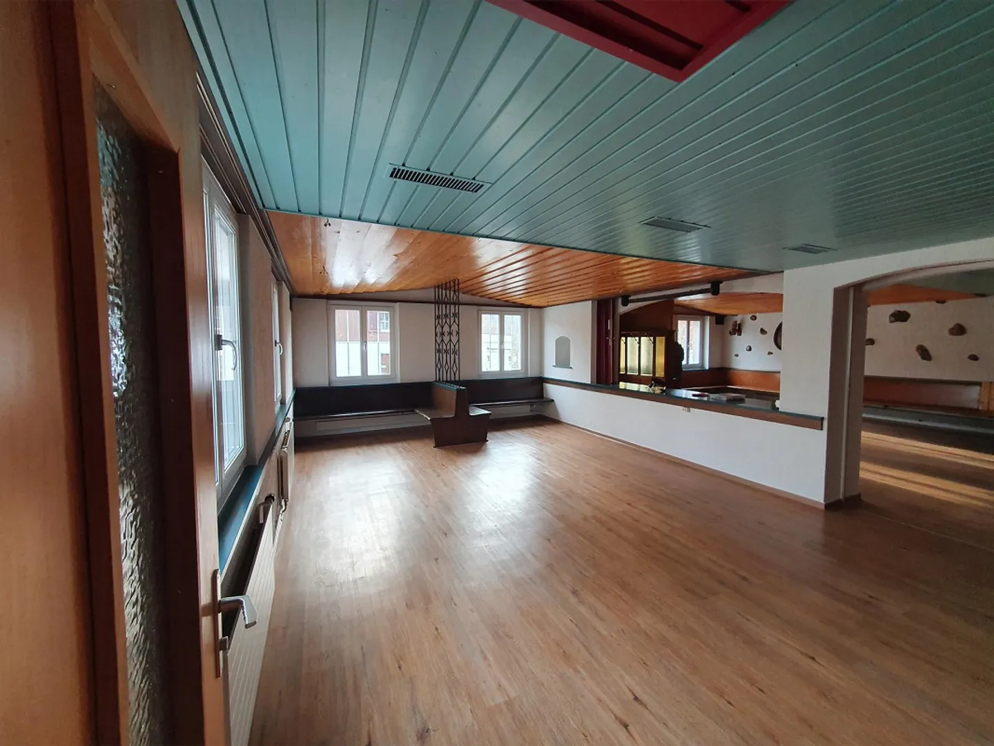 Corner House with Large Gastro Kitchen for Rent - Photo 5 of 17