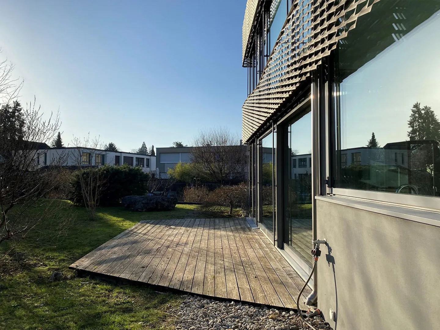 Appartamento duplex moderno e unico con area giardino - Foto 6 di 13