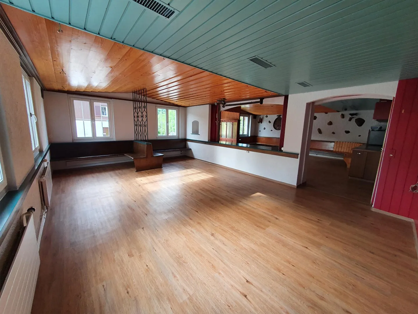 Corner House with Large Gastro Kitchen for Rent - Photo 7 of 17