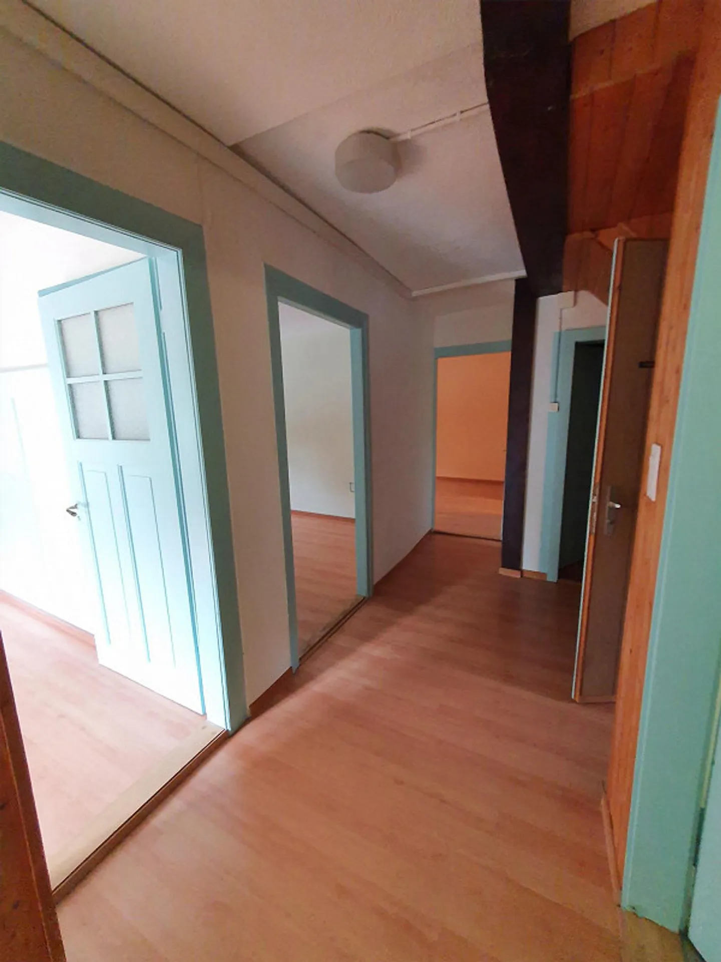 Corner House with Large Gastro Kitchen for Rent - Photo 12 of 17