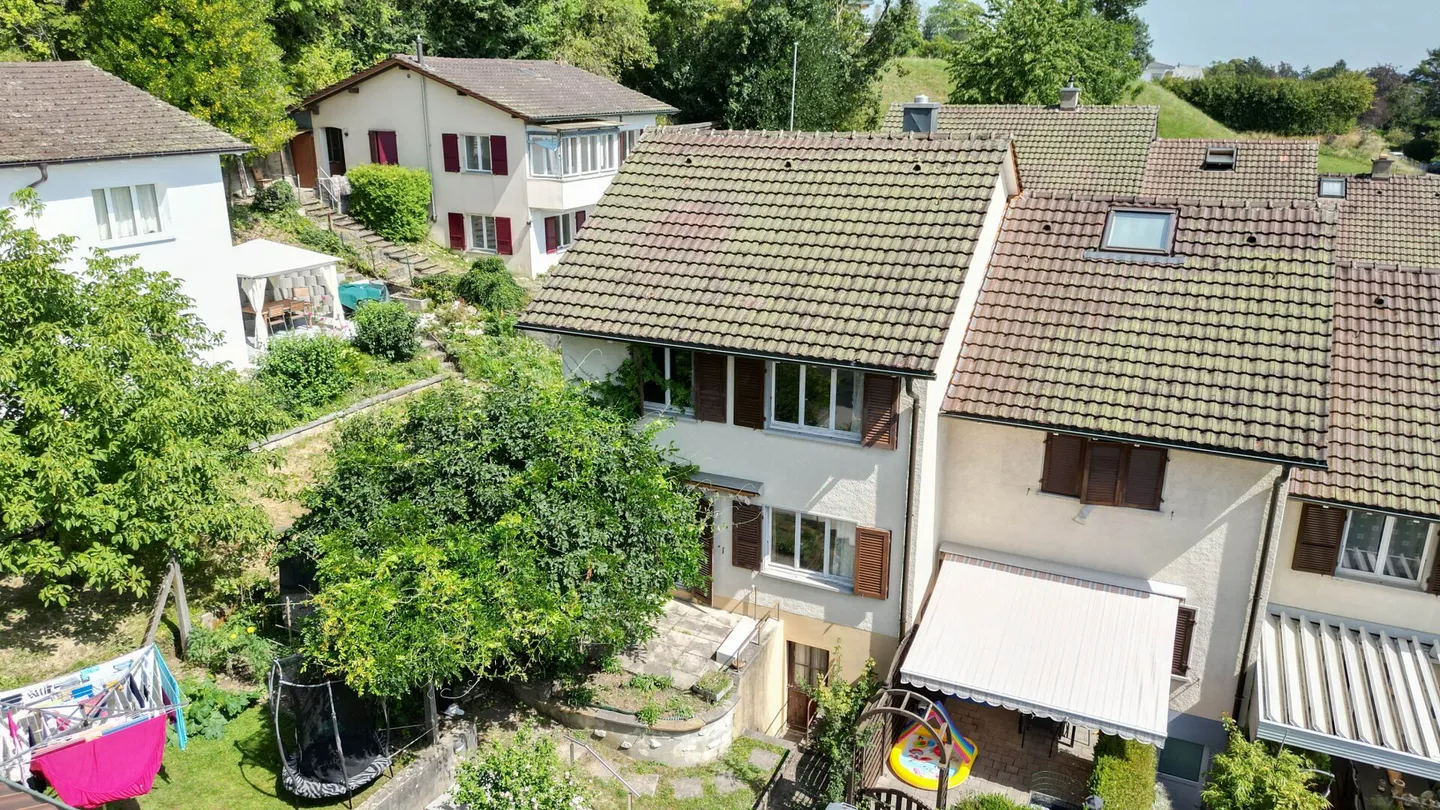 Affascinante casa a schiera con giardino e molto potenziale - Foto 17 di 19