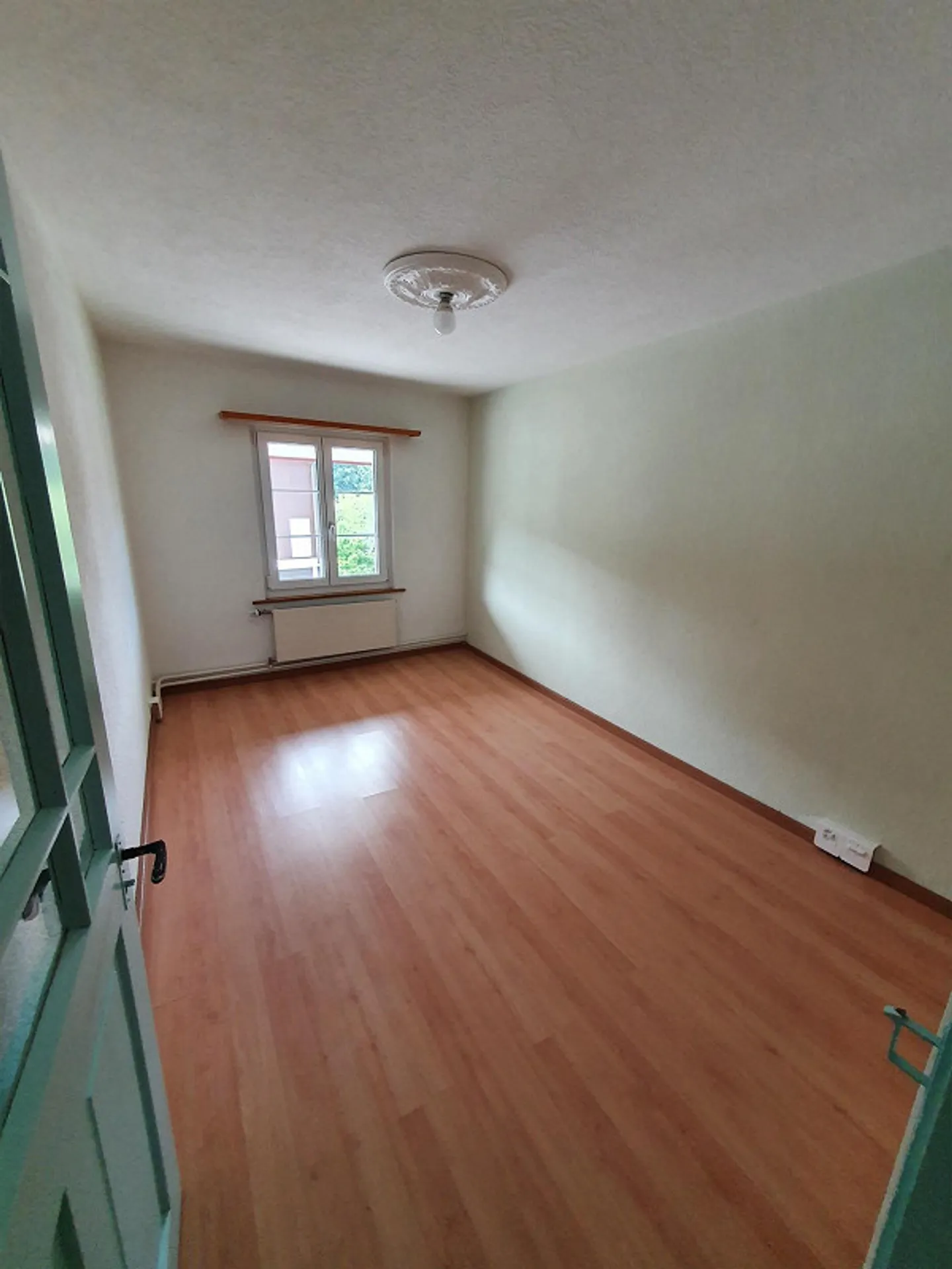 Corner House with Large Gastro Kitchen for Rent - Photo 10 of 17