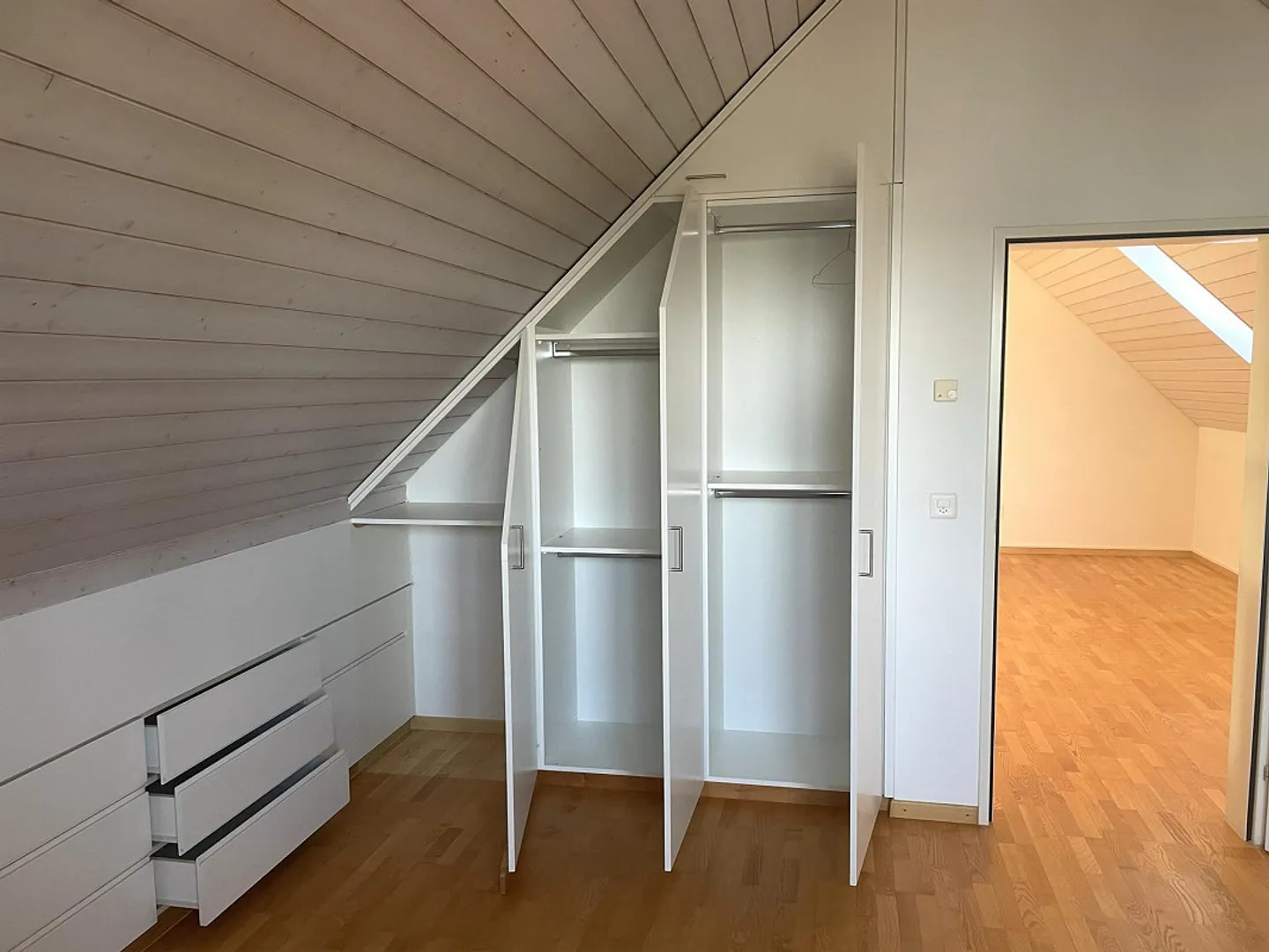 Ampio, tranquillo e molto soleggiato appartamento duplex di 4 1/2 locali - Foto 12 di 18
