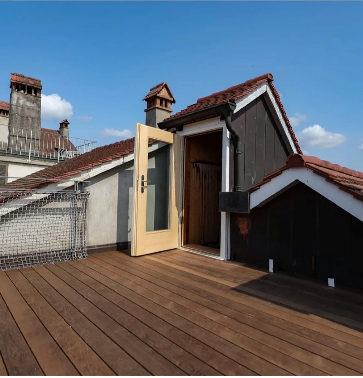 LARGE REAL ESTATE - Rarity in the Old Town of Murten - Photo 13 of 14