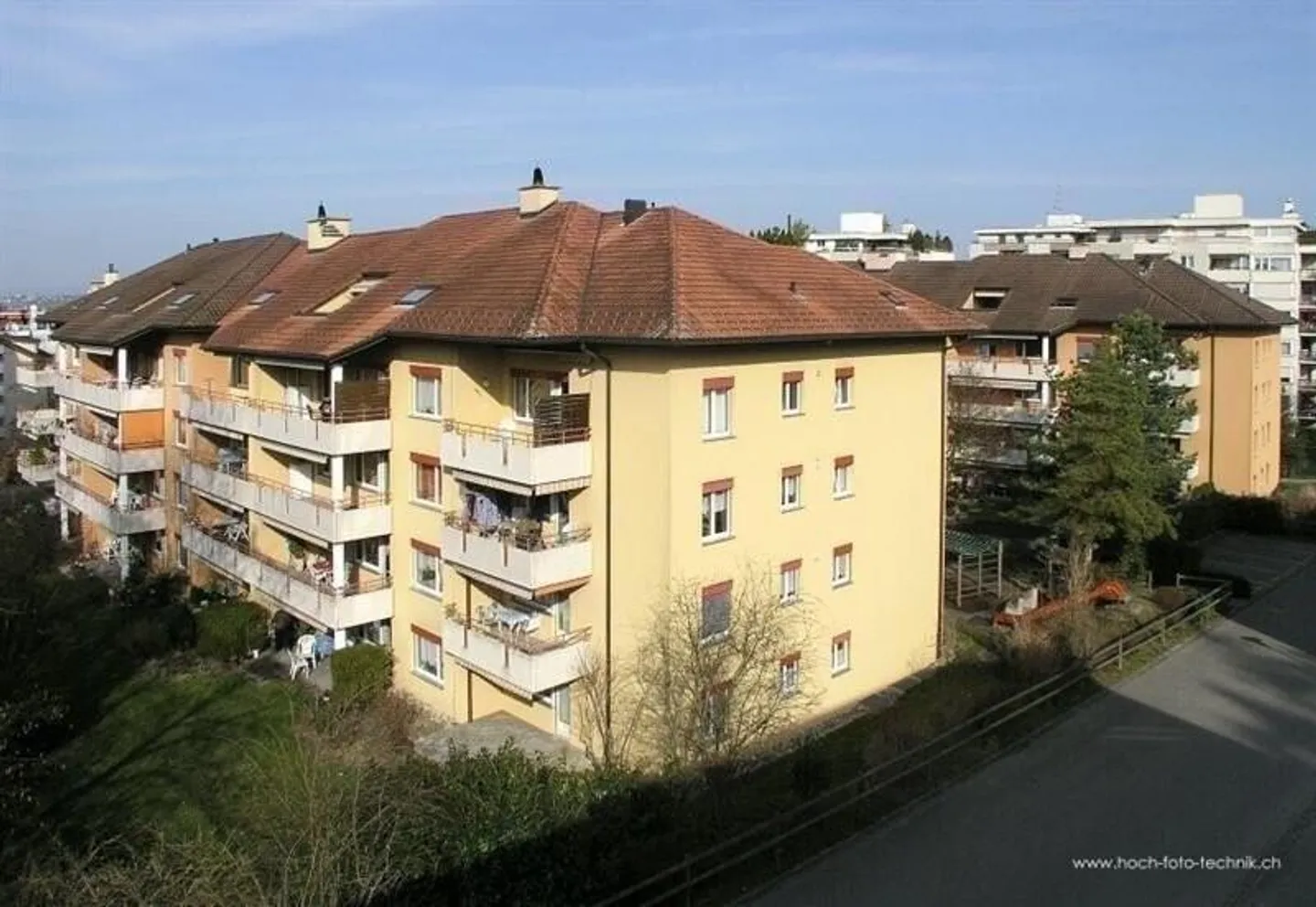 Sunny, in the city, by the lake - Photo 1 of 11