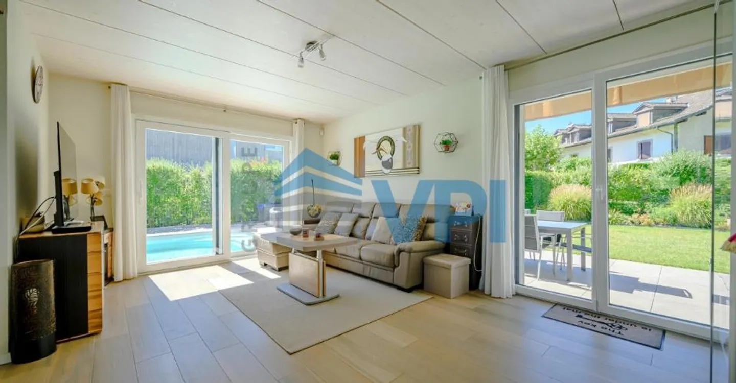 Magnifica villa indipendente di 6,5 locali con piscina - Foto 4 di 12