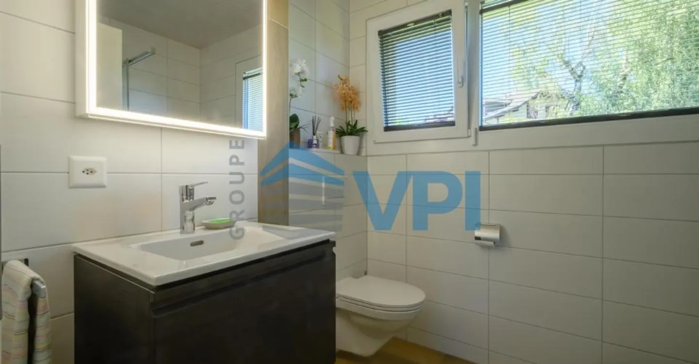 Magnifica villa indipendente di 6,5 locali con piscina - Foto 6 di 12