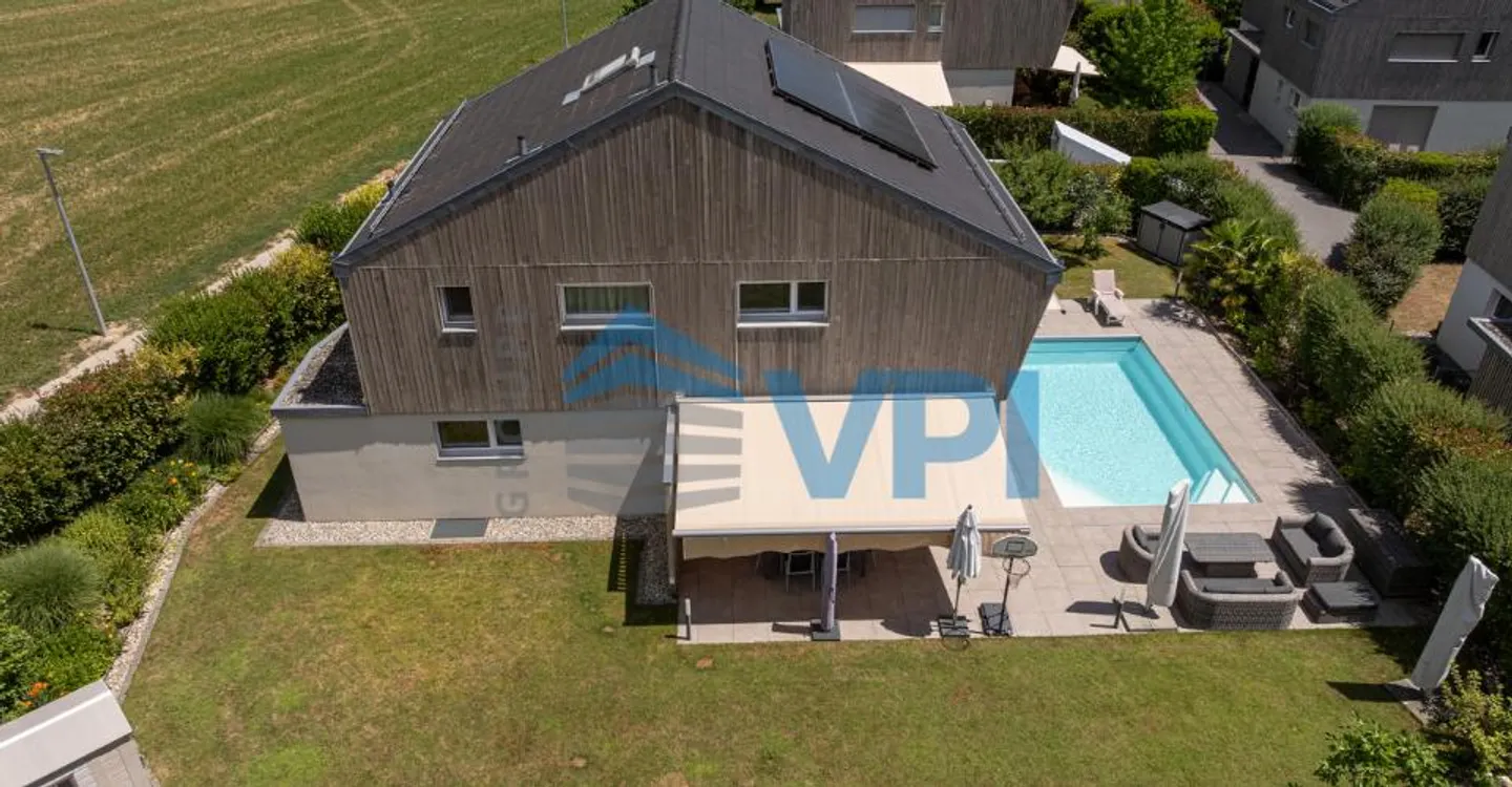 Magnifica villa indipendente di 6,5 locali con piscina - Foto 2 di 12
